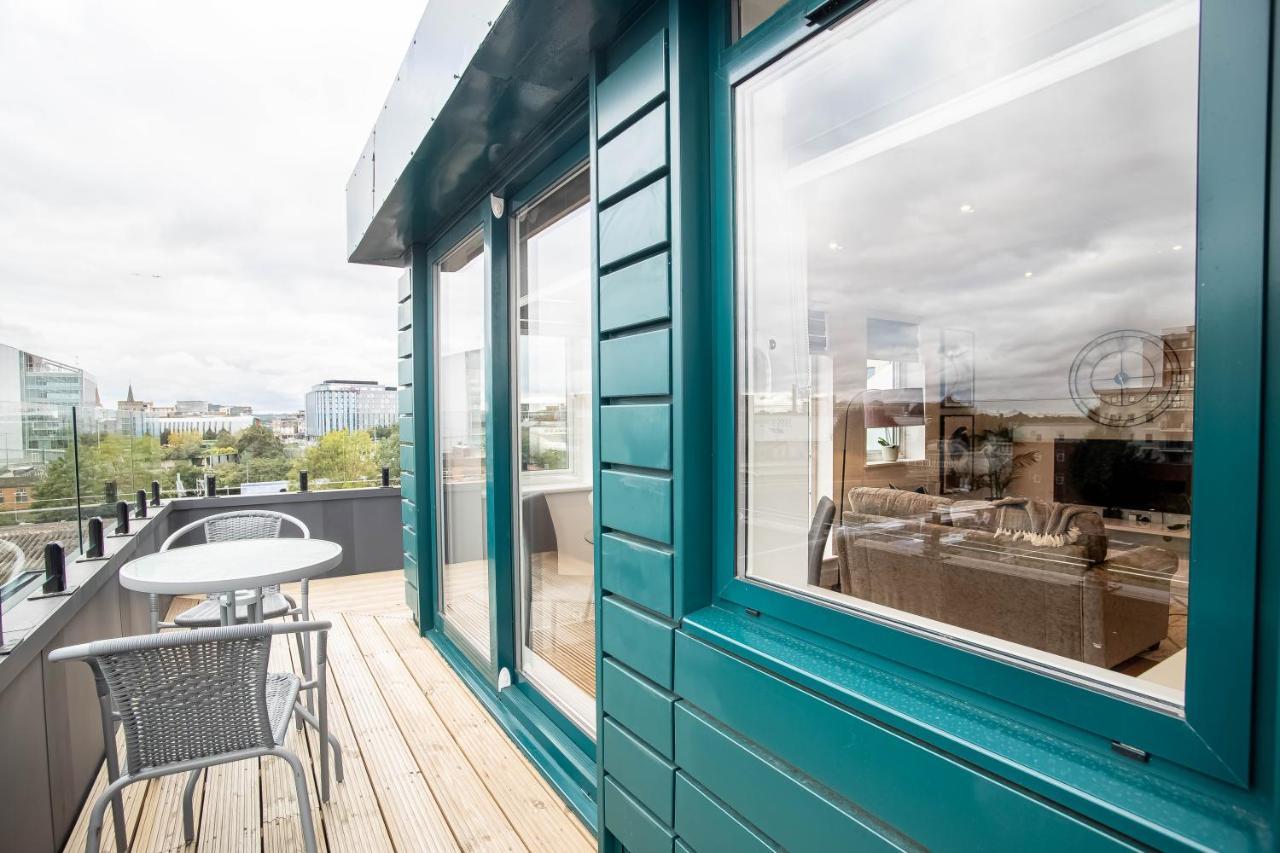 Two Bed Flat With Wrap Around Terrace Near Legoland, Windsor, Tube Station Leilighet Slough Eksteriør bilde