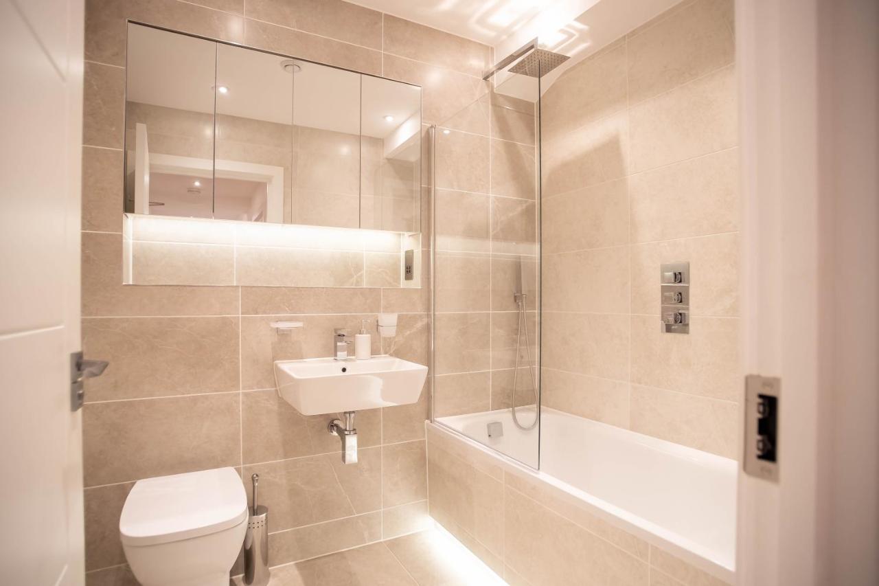 Two Bed Flat With Wrap Around Terrace Near Legoland, Windsor, Tube Station Leilighet Slough Eksteriør bilde